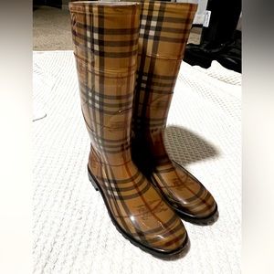 Burberry women nova check rain boots made in Italy AUTHENTIC